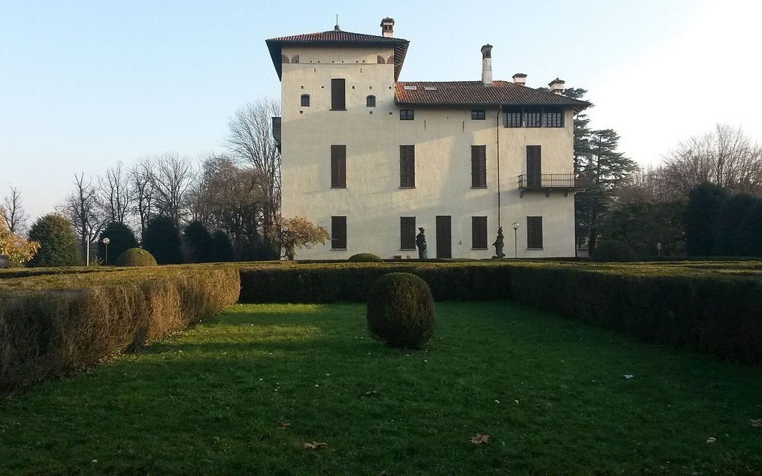 Carate tra il verde e l’antico 2024